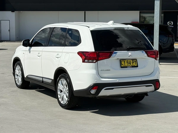 2020 Mitsubishi Outlander ES Automatic Petrol Front Wheel Drive