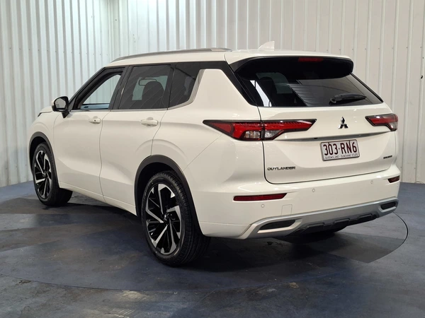 2022 Mitsubishi Outlander Exceed AWD Automatic