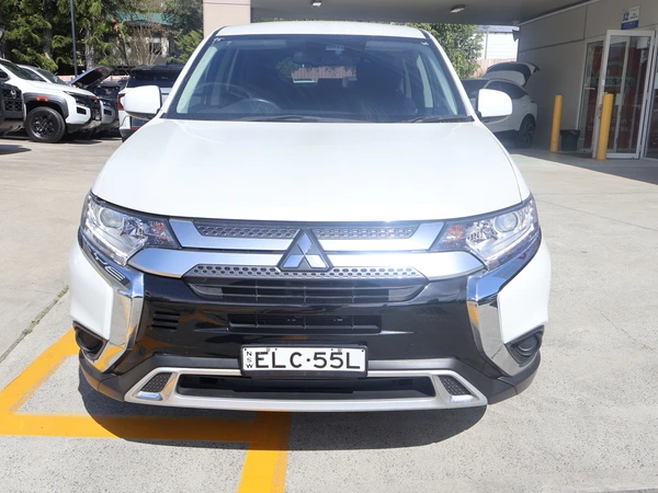 2020 Mitsubishi Outlander ES Automatic Diesel AWD