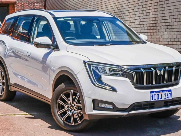 2025 Mahindra XUV700 AX7L Front Wheel Drive Automatic
