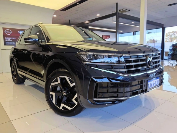 2025 Volkswagen Touareg RC AWD Panoramic Sunroof Heated Seats