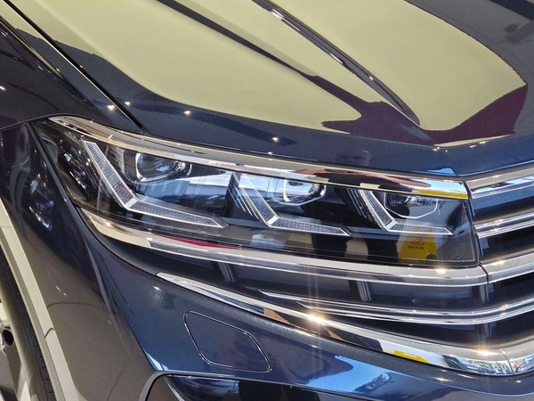 2025 Volkswagen Touareg RC AWD Panoramic Sunroof Heated Seats