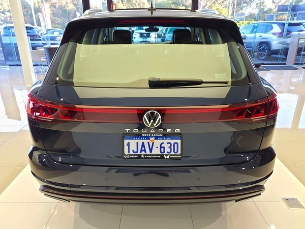 2025 Volkswagen Touareg RC AWD Panoramic Sunroof Heated Seats