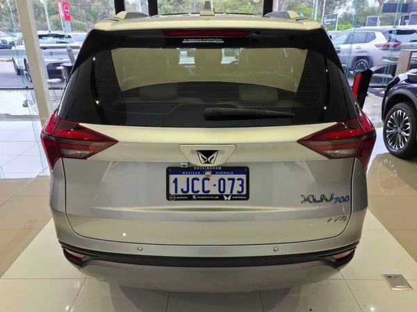 2024 Mahindra XUV700 AX7L Front Wheel Drive Automatic Petrol