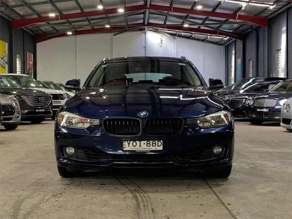2013 BMW 320i Sports Automatic RWD Panoramic Sunroof