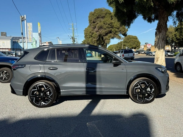 2025 Volkswagen Tiguan R-Line AWD Automatic