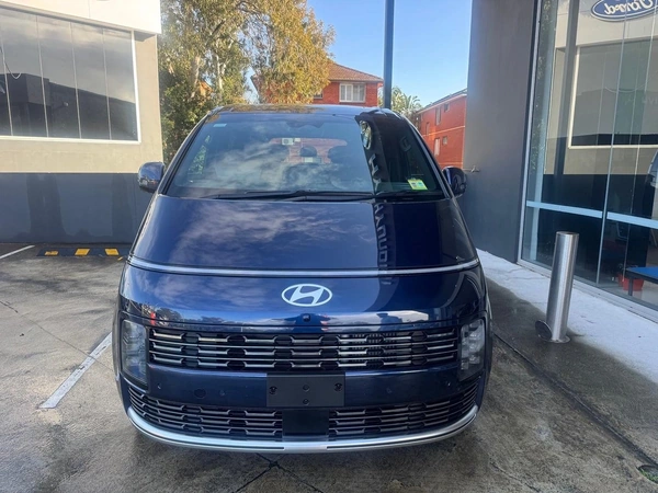 2026 Hyundai Staria Lounge Hybrid Automatic