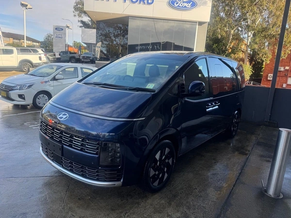 2026 Hyundai Staria Lounge Hybrid Automatic