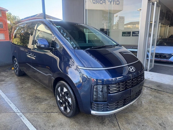 2026 Hyundai Staria Lounge Hybrid Automatic