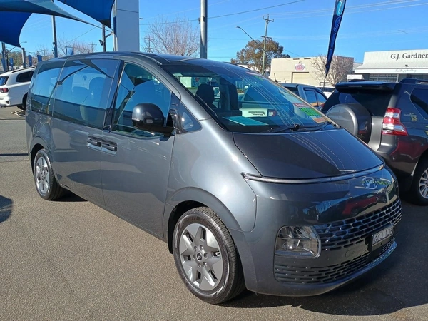 2022 Hyundai Staria 8 Seats Automatic Petrol