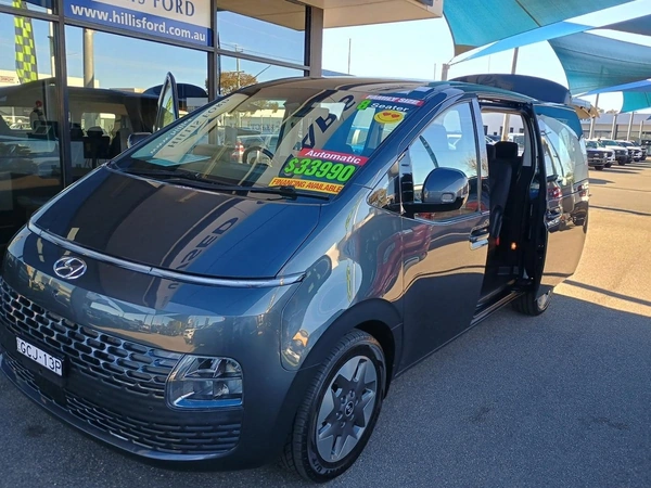 2022 Hyundai Staria 8 Seats Automatic Petrol