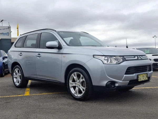 2013 Mitsubishi Outlander ES Manual Petrol