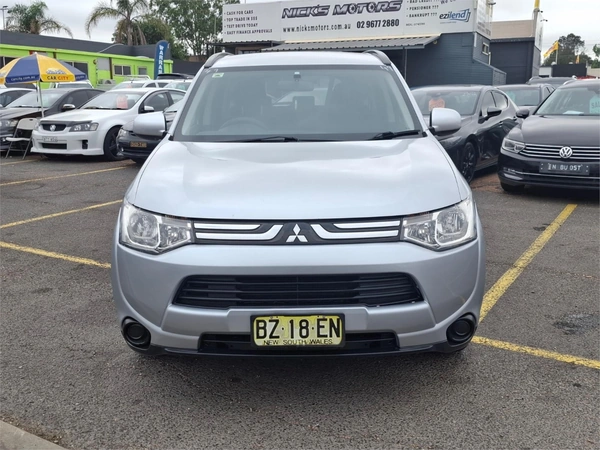 2013 Mitsubishi Outlander ES Manual Petrol
