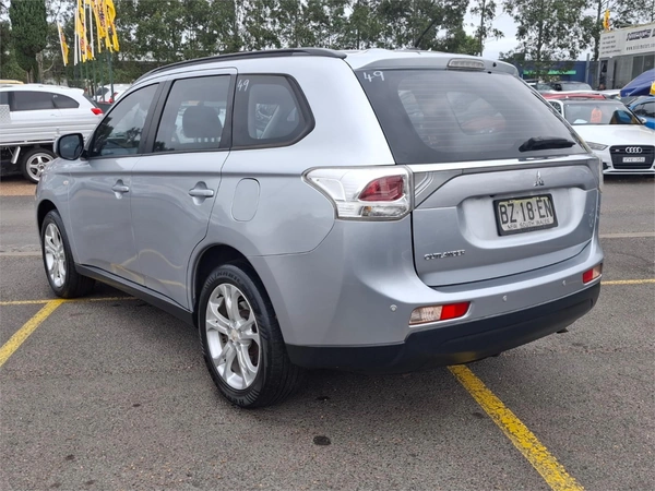 2013 Mitsubishi Outlander ES Manual Petrol