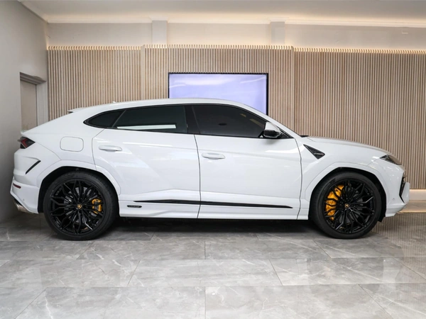 2025 Lamborghini Urus SE AWD Sports Automatic